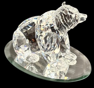 lot 52H image: FLR - Crystal Bear and Star Figurine Set on Glass Base, 4 Inch Tall