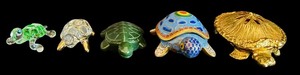lot 132H image: FLR - Lot of 5 Unique Turtle Figurines Assorted Materials Up to 3 Inches Long