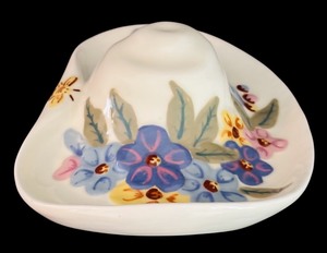 lot 138H image: FLR - Vintage 9-Inch Floral Hat Ceramic Wall Pocket Planter