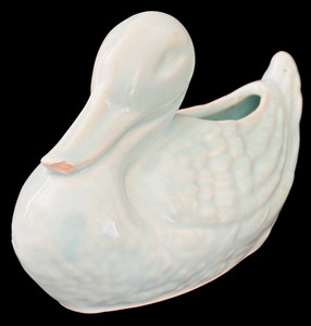 lot 184H image: FLR - Vintage Porcelain Light Blue Duck Planter with Chip on Beak