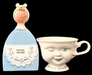 lot 187H image: FLR - Vintage Baileys Winking Face Cup Signed by Helen Hunt and DAVAR Napkin Holder