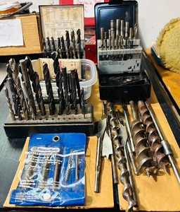 lot 210H image: GS - Large Assorted Drill Bit Collection with Extractor Kit and Bit Holders