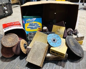 lot 211H image: GS - Box of Sanding Blocks, Sanding Discs, Scrub Pads and More - Used and Unused