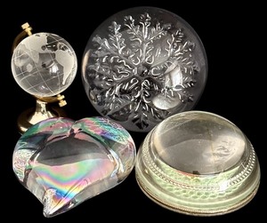 lot 315H image: FLR - Collection of 5 Glass Paperweights with Floral, Globe, Heart and Snowflake Designs