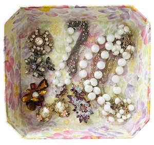 lot 320H image: FLR - Collection of Vintage Costume Jewelry with Necklaces, Brooches, and Earrings