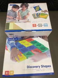 lot 5 image: Guidecraft Discovery Shapes and Connecting Boards Educational Toy Set
