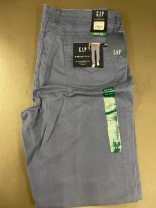 lot 18 image: Gap 5 Pocket Pant 40x32 Blue Indigo