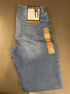 lot 27 image: Bandolino Amy Modern Straight Leg Jeans Size 12