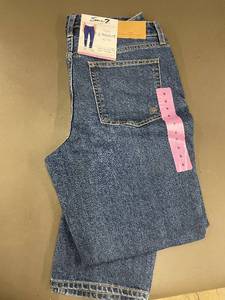 lot 96 image: Seven7 Slim Straight Jean Size 6 High Rise