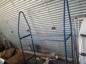 lot 22 image: Metal framed Dual tier Rolling Auto...