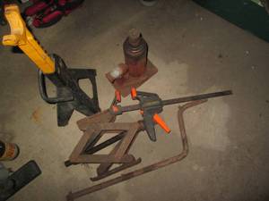 lot 59 image: 3-ton jack stand, vintage scissor j...