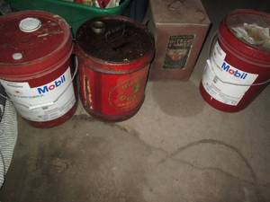 lot 76 image: 2-5gallon buckets of Mobile 600W Su...