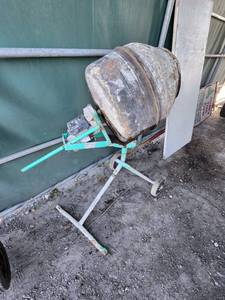 lot 30 image: IMER Minuteman Concrete Mixer Model 1126605