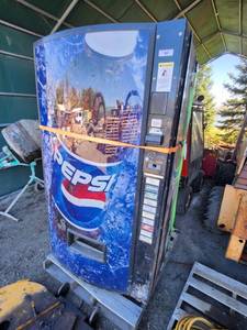 lot 31 image: Used Pepsi Beverage Vending Machine
