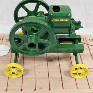 lot 41 image: John Deer One Cylinder Hit and Miss Engine