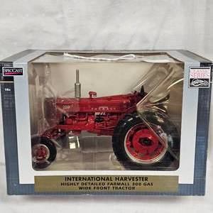 lot 59 image: 116 International 300 Spec Cast Tractor