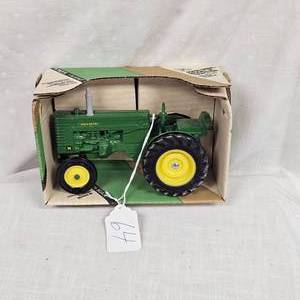 lot 64 image: 116 John Deere M