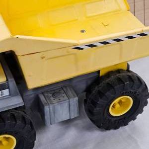 lot 2 image: Tonka Gravel Truck