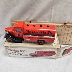 lot 9 image: Phillips 66 Truck Bank. Battery Operated