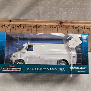 lot 18 image: 118 1983 GMC Vandura Van