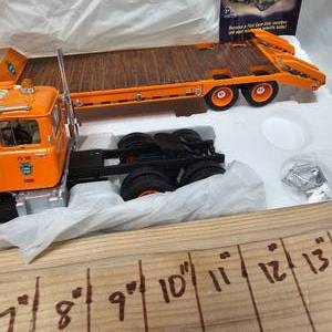 lot 21 image: Mac Model R wLowboy Trailer, Like New