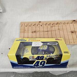 lot 35 image: Schwans Racing Ream Nascar
