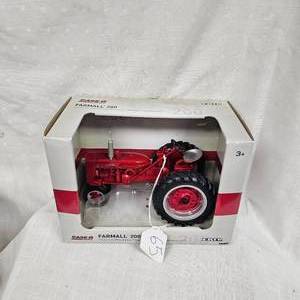 lot 65 image: 116 Farmall 200 Tractor