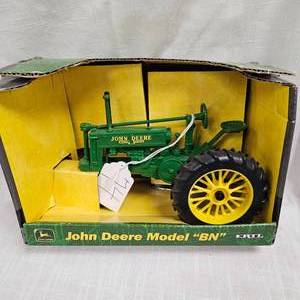 lot 74 image: 116 John Deere Model BN Tractor