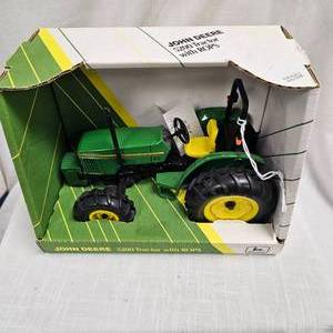 lot 83 image: 116 John Deere 5200