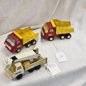 lot 91 image: 3 Tonka Trucks