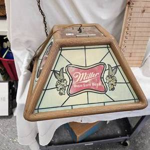lot 148 image: 20x20 Miller High Life Lamp, Works