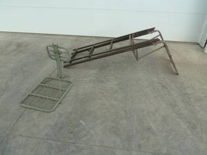 lot 9 image: Deer Stands x 2