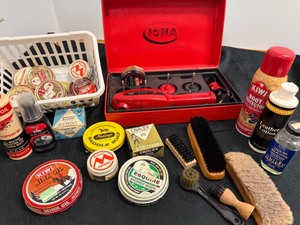 lot 79 image: Shoe Polishing Kit
