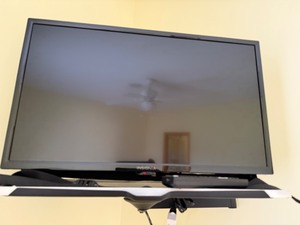 lot 75 image: Insignia TV With Remote