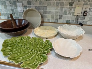 lot 94 image: Great Entertaining Pieces