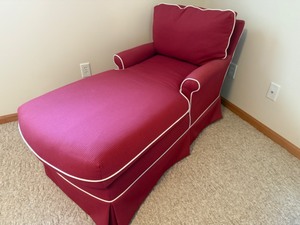 lot 16 image: FaintingChaise Lounge