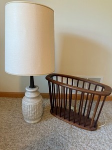 lot 21 image: Lamp & Wooden Book Rack
