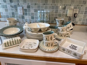 lot 17 image: Pfaltzgraff Stoneware of Nature Wood Design