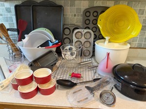 lot 48 image: Basic Kitchen Kit