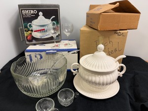lot 60 image: Entertaining Set with Punch Bowl, Wineglasses & 3 Quart Souper