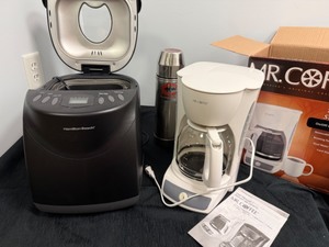 lot 62 image: Mr. Coffee, Hamilton Beech Bread Slicer & Thermos