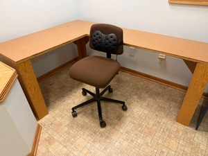 lot 67 image: Crafting  Desk & Chair