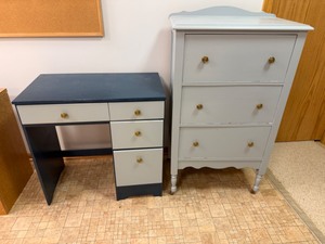 lot 22 image: Painted 3-Drawer Dresser & Desk