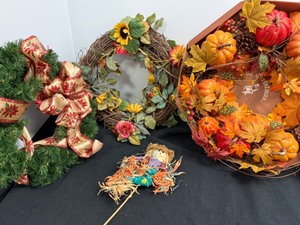 lot 80 image: Wreath Collection