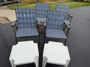 lot 143 image: Four Webbed Lawn Chairs & Plastic Outdoor Tables
