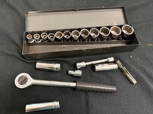 lot 86A image: 12 Socket Set In Metal Box