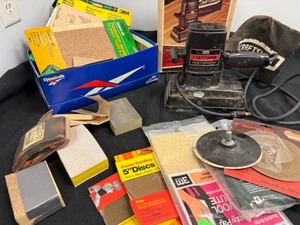 lot 107 image: Craftsmen Dual Motion Dustless Sander & Accessories