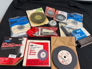 lot 127 image: Grinding, Buffing & Polishing Tools