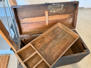 lot 27 image: Vintage Wooden Trunk