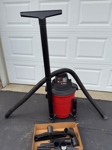 lot 128 image: Sears Craftsmen WetDry Shop Vacuum